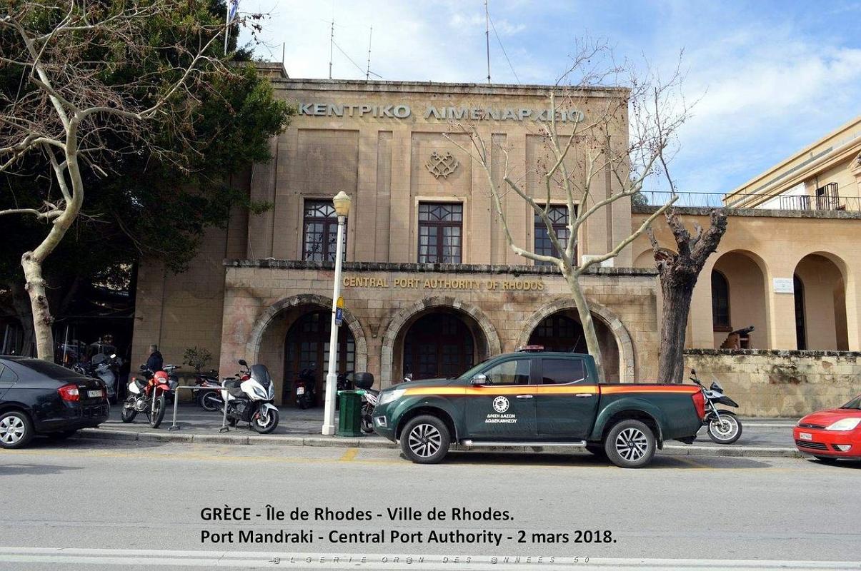 012- Rhodes Centre- Port d'honneur.JPG
